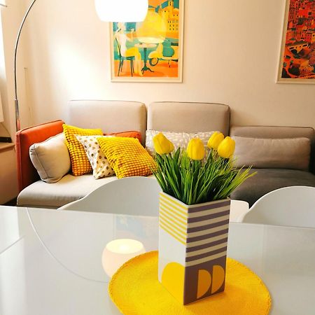 Old Town Apartment With Terrace - Live Love Lake Peschiera del Garda Extérieur photo
