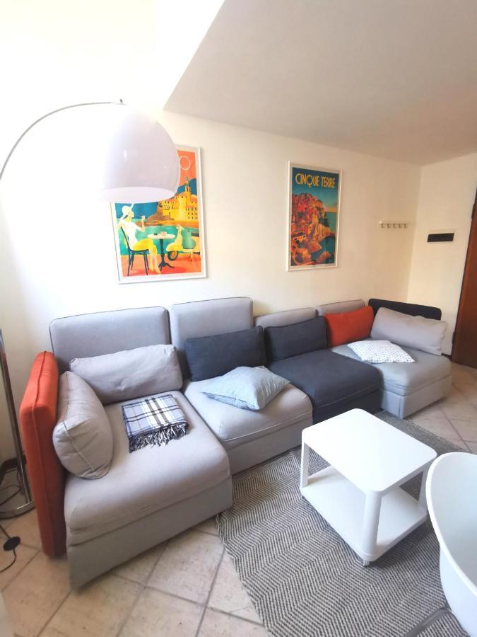 Old Town Apartment With Terrace - Live Love Lake Peschiera del Garda Extérieur photo