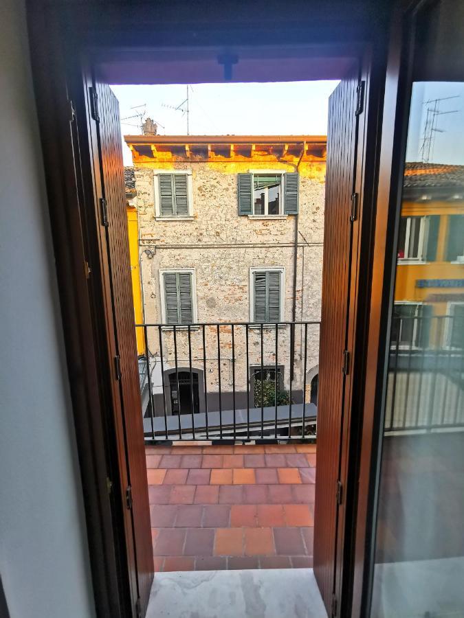 Old Town Apartment With Terrace - Live Love Lake Peschiera del Garda Extérieur photo