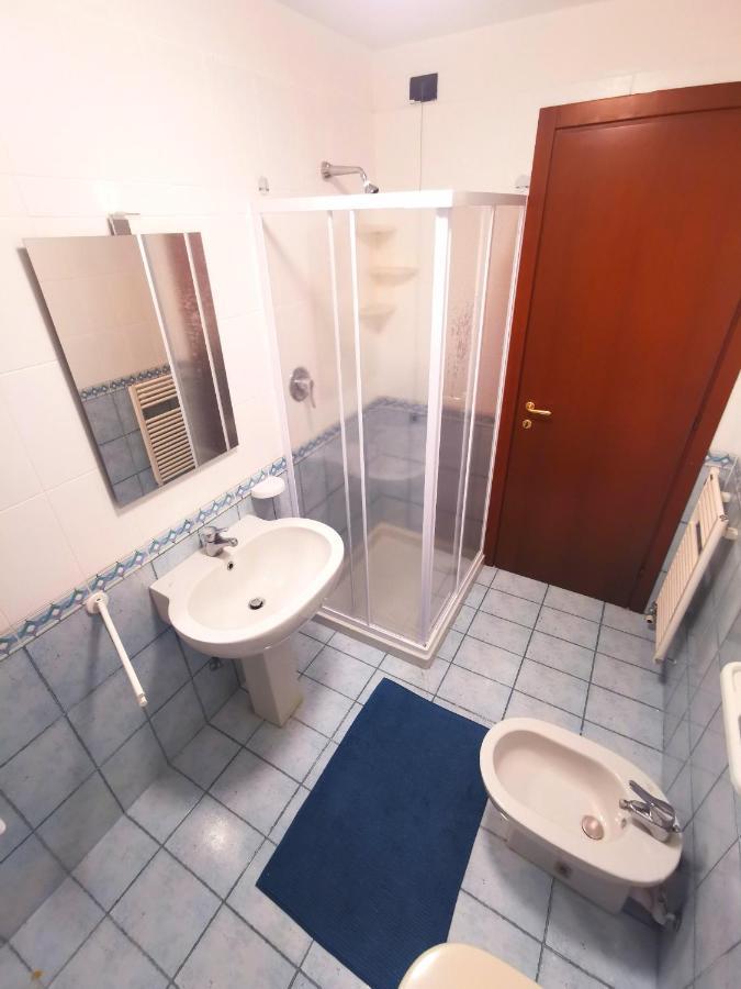 Old Town Apartment With Terrace - Live Love Lake Peschiera del Garda Extérieur photo