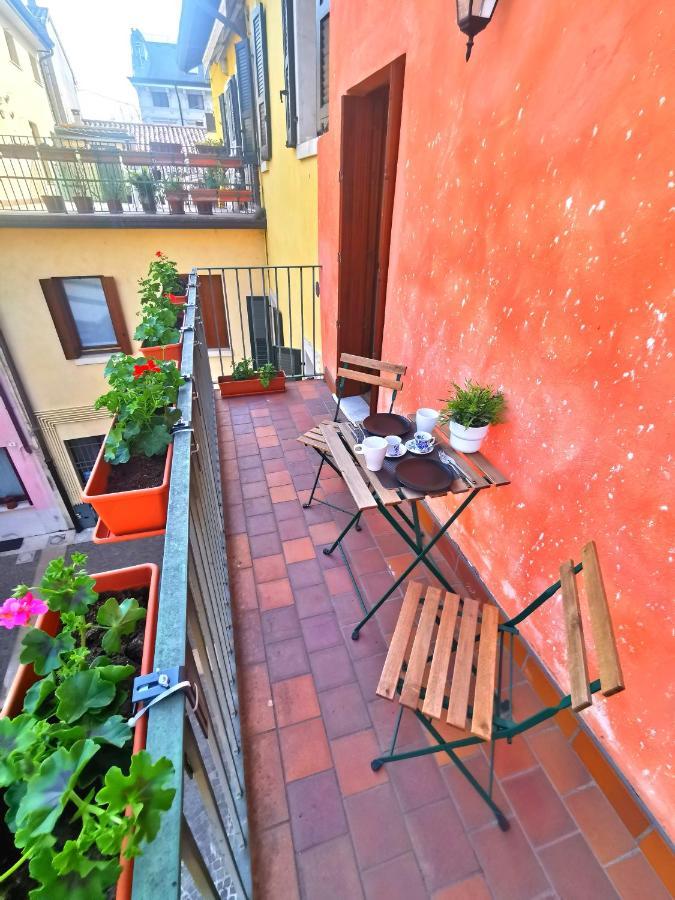 Old Town Apartment With Terrace - Live Love Lake Peschiera del Garda Extérieur photo
