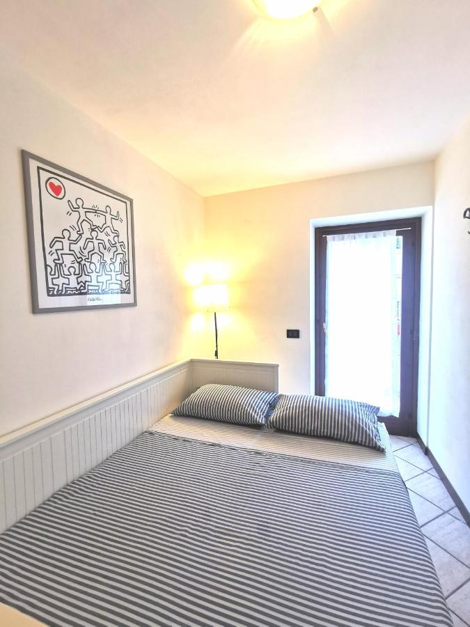 Old Town Apartment With Terrace - Live Love Lake Peschiera del Garda Extérieur photo