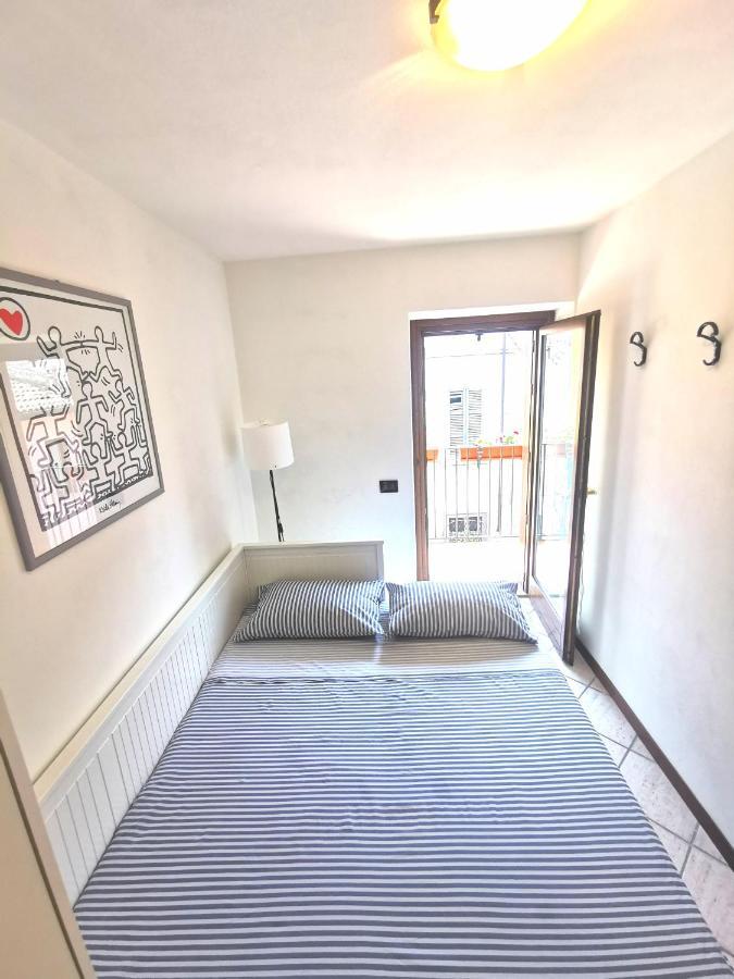 Old Town Apartment With Terrace - Live Love Lake Peschiera del Garda Extérieur photo