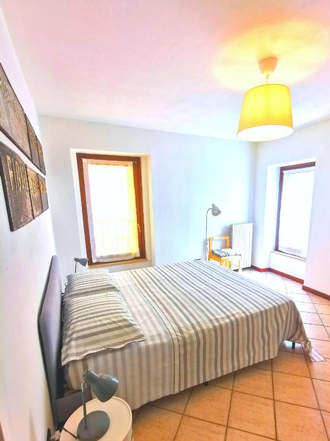 Old Town Apartment With Terrace - Live Love Lake Peschiera del Garda Extérieur photo