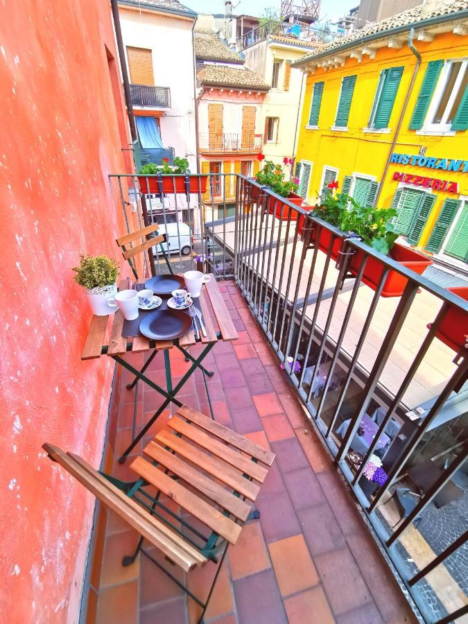 Old Town Apartment With Terrace - Live Love Lake Peschiera del Garda Extérieur photo