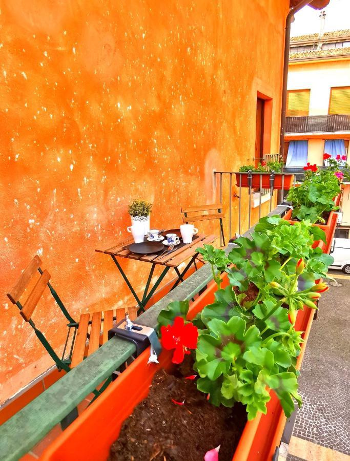Old Town Apartment With Terrace - Live Love Lake Peschiera del Garda Extérieur photo