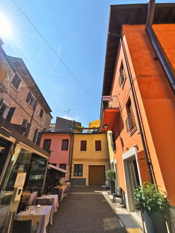 Old Town Apartment With Terrace - Live Love Lake Peschiera del Garda Extérieur photo