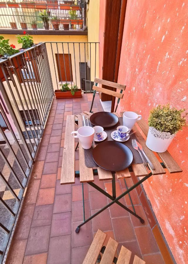 Old Town Apartment With Terrace - Live Love Lake Peschiera del Garda Extérieur photo
