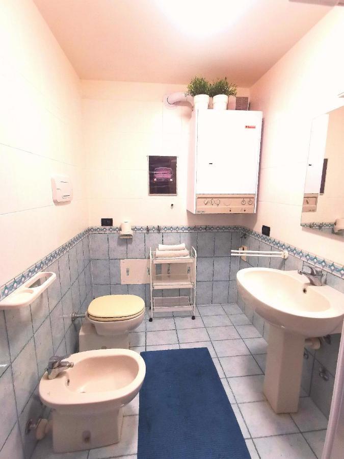 Old Town Apartment With Terrace - Live Love Lake Peschiera del Garda Extérieur photo