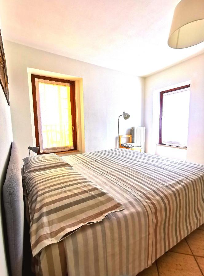 Old Town Apartment With Terrace - Live Love Lake Peschiera del Garda Extérieur photo