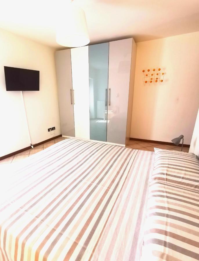 Old Town Apartment With Terrace - Live Love Lake Peschiera del Garda Extérieur photo