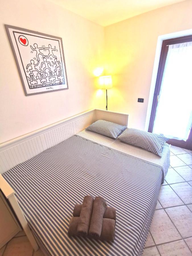 Old Town Apartment With Terrace - Live Love Lake Peschiera del Garda Extérieur photo