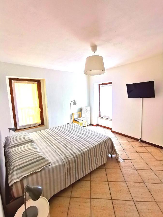 Old Town Apartment With Terrace - Live Love Lake Peschiera del Garda Extérieur photo