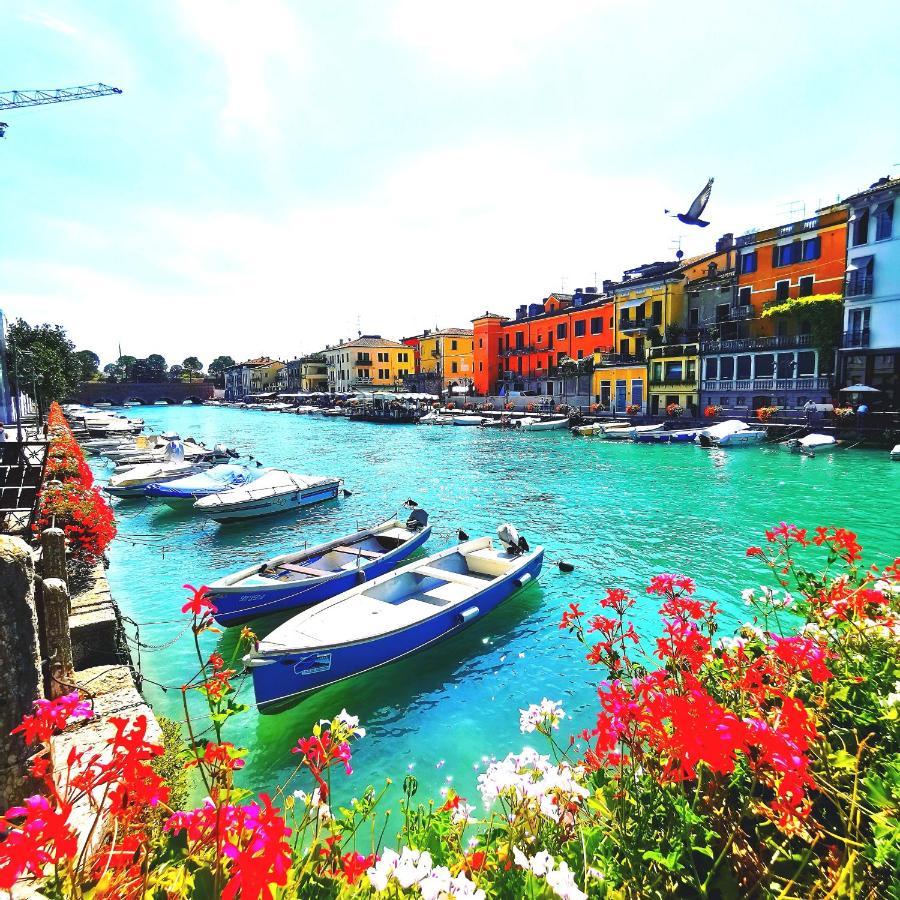 Old Town Apartment With Terrace - Live Love Lake Peschiera del Garda Extérieur photo