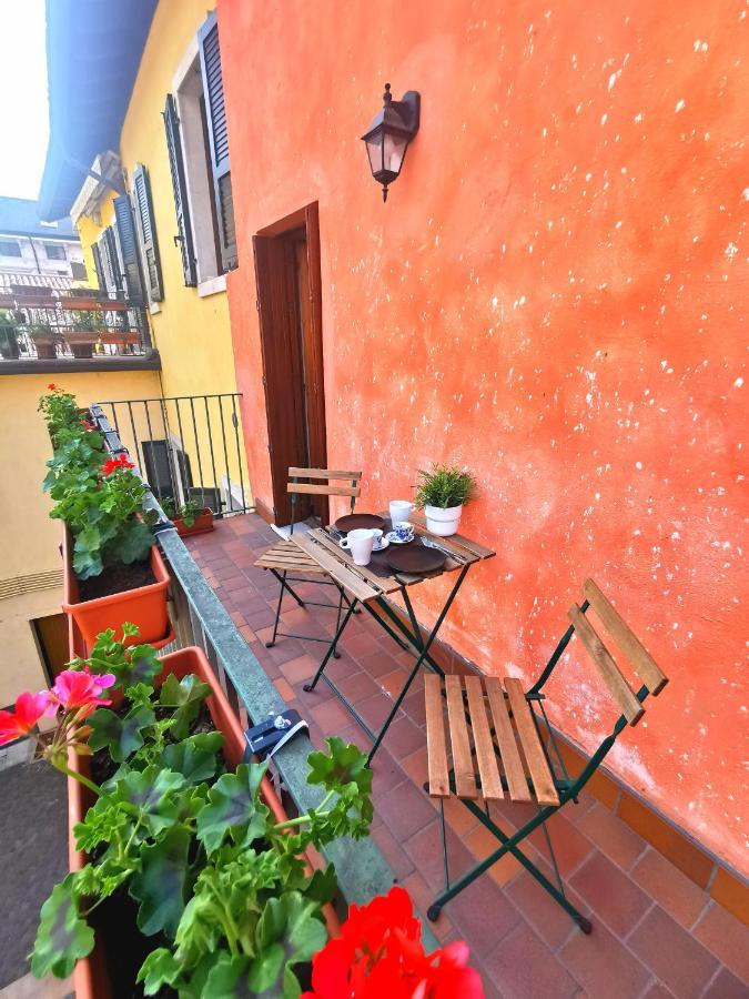 Old Town Apartment With Terrace - Live Love Lake Peschiera del Garda Extérieur photo