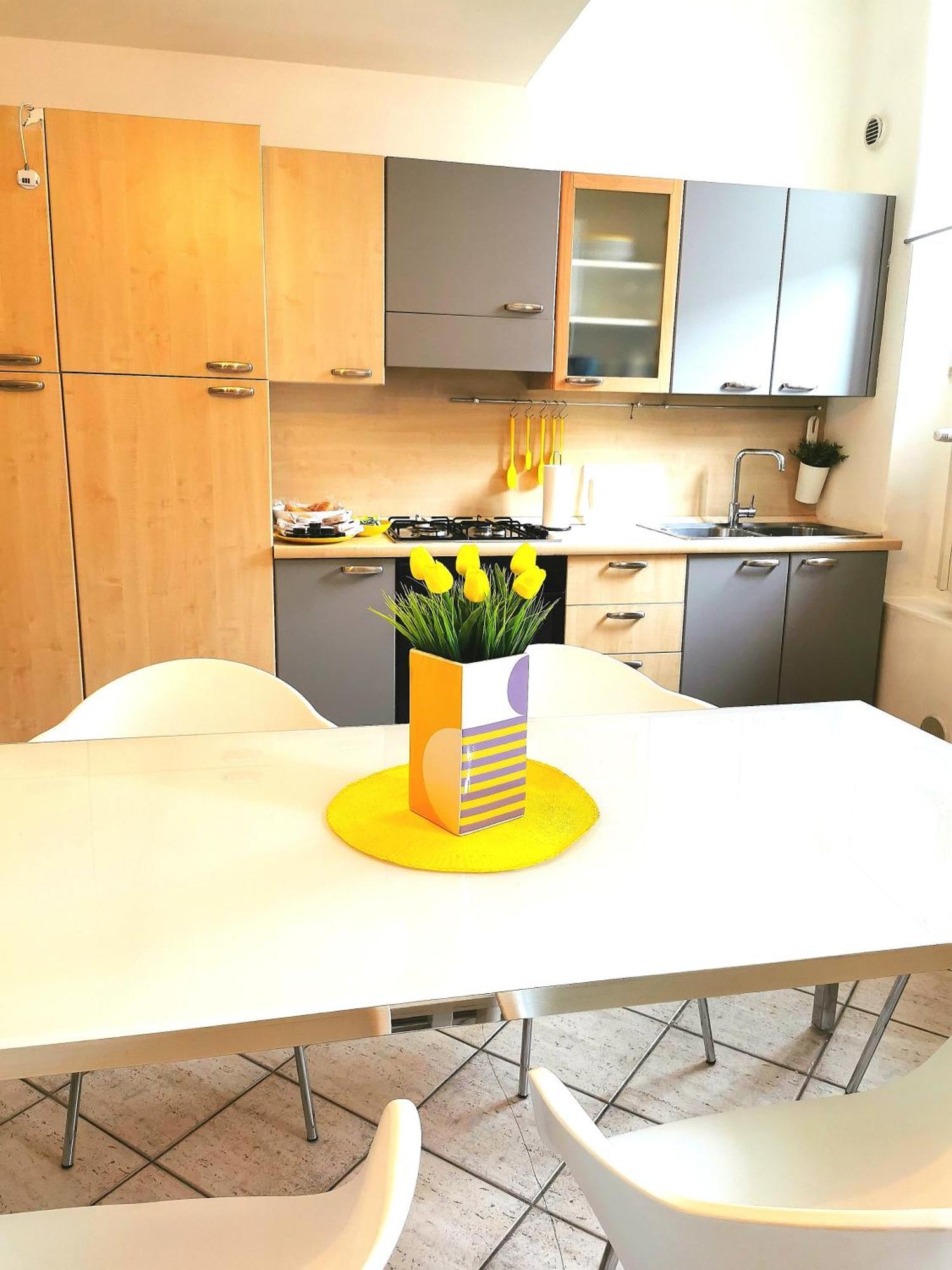 Old Town Apartment With Terrace - Live Love Lake Peschiera del Garda Extérieur photo